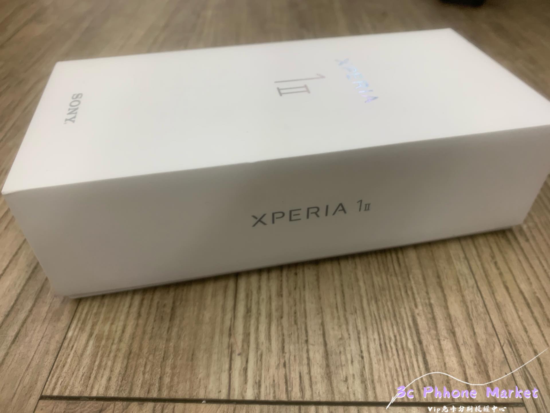 Sony Xperia 1 II 外盒側面